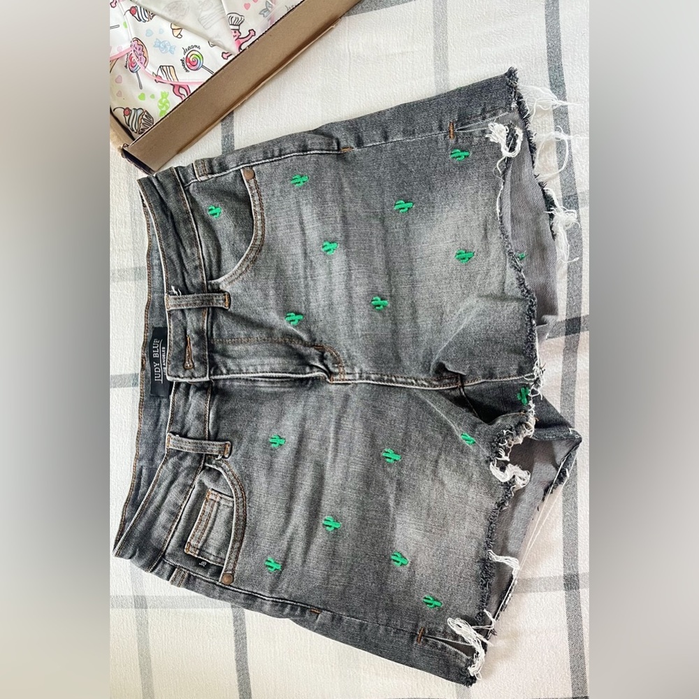 Judy Blue Cactus Black Shorts